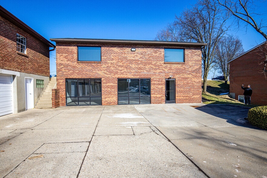 2327 Anderson Rd, Crescent Springs, KY for lease - Building Photo - Image 3 of 44