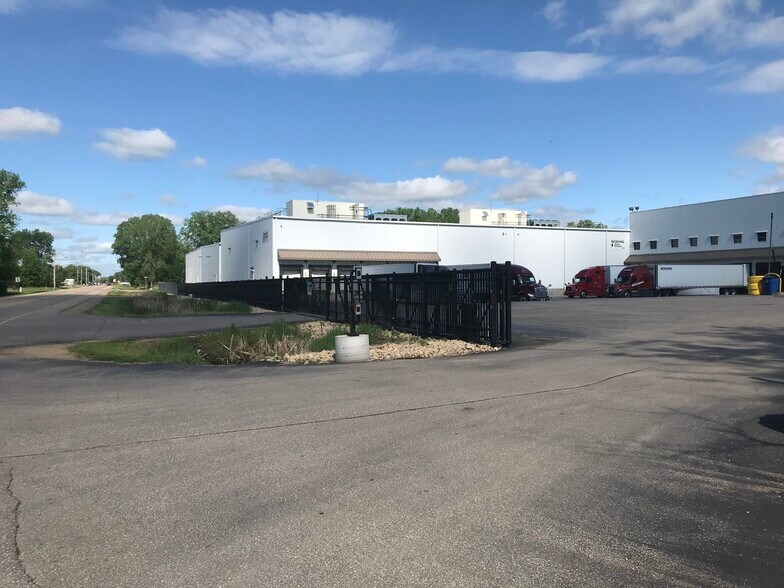 2655 E Richmond St, Shawano, WI à louer - Photo du bâtiment - Image 3 de 30