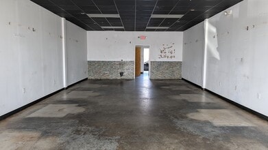 6035 Peachtree Rd, Atlanta, GA for lease Interior Photo- Image 2 of 7