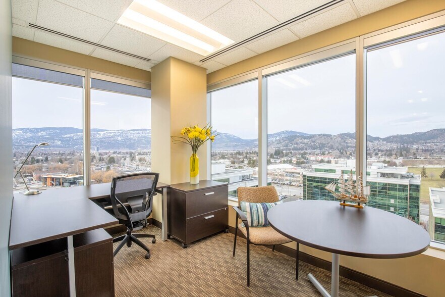 1726 Dolphin Av, Kelowna, BC à louer - Hall d’entrée - Image 3 de 8