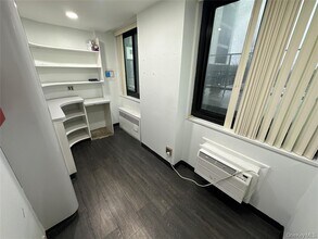 711A-711D Seagirt Ave, Far Rockaway, NY à louer Photo intérieure- Image 1 de 1