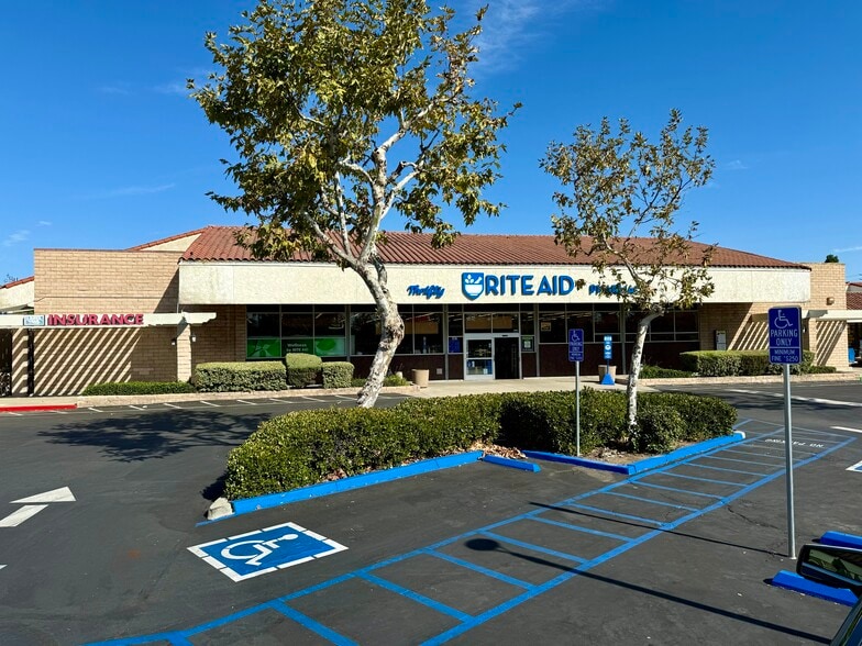 387 E Avenida De Los Arboles, Thousand Oaks, CA for lease - Building Photo - Image 2 of 2