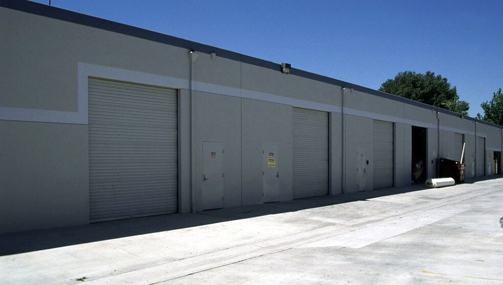 16735-16745 Saticoy St, Van Nuys, CA à louer - Autre - Image 2 de 11