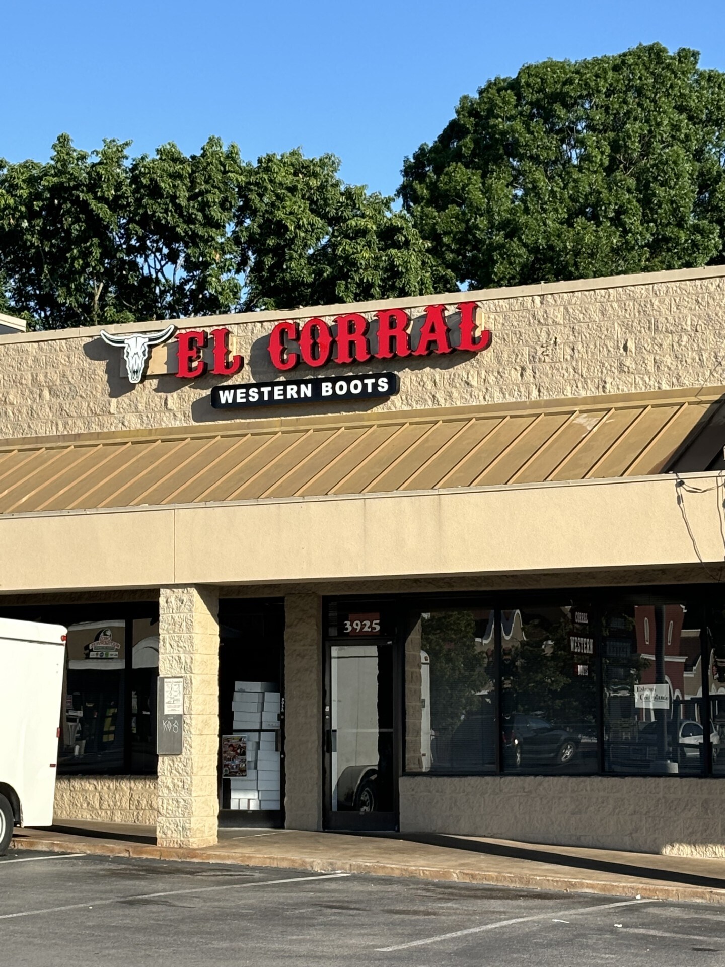 The Shoppes at Plaza Mariachi portefeuille de 2 propriétés à vendre sur LoopNet.ca Photo du bâtiment- Image 1 de 10