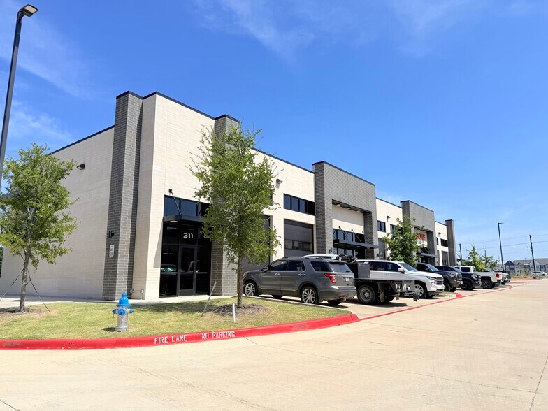 8400 W University Dr, McKinney, TX à louer - Photo du bâtiment - Image 3 de 17