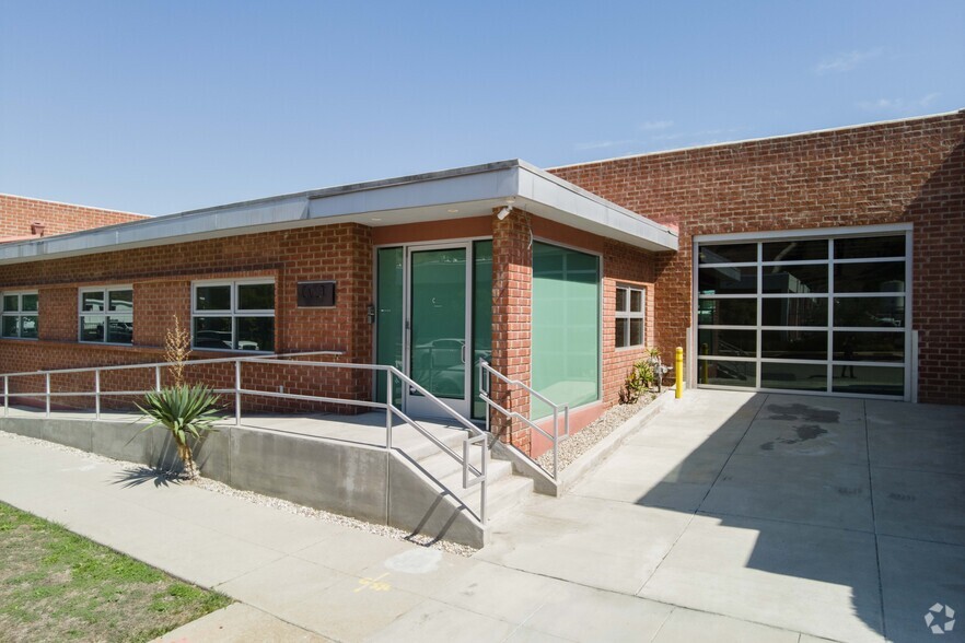 6368 Arizona Cir, Los Angeles, CA for lease - Building Photo - Image 1 of 20