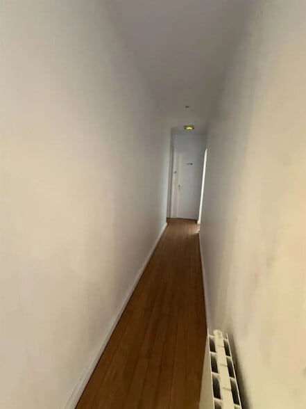 Retail in Neuilly-sur-Seine for lease - Interior Photo - Image 3 of 10