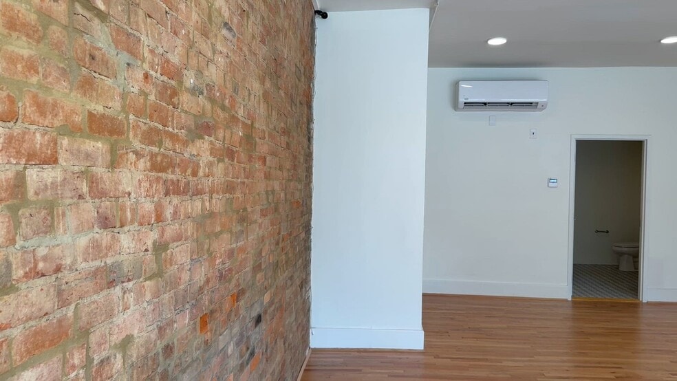 1415 Main St, Cincinnati, OH for lease - Commercial Listing Video - Image 2 of 9