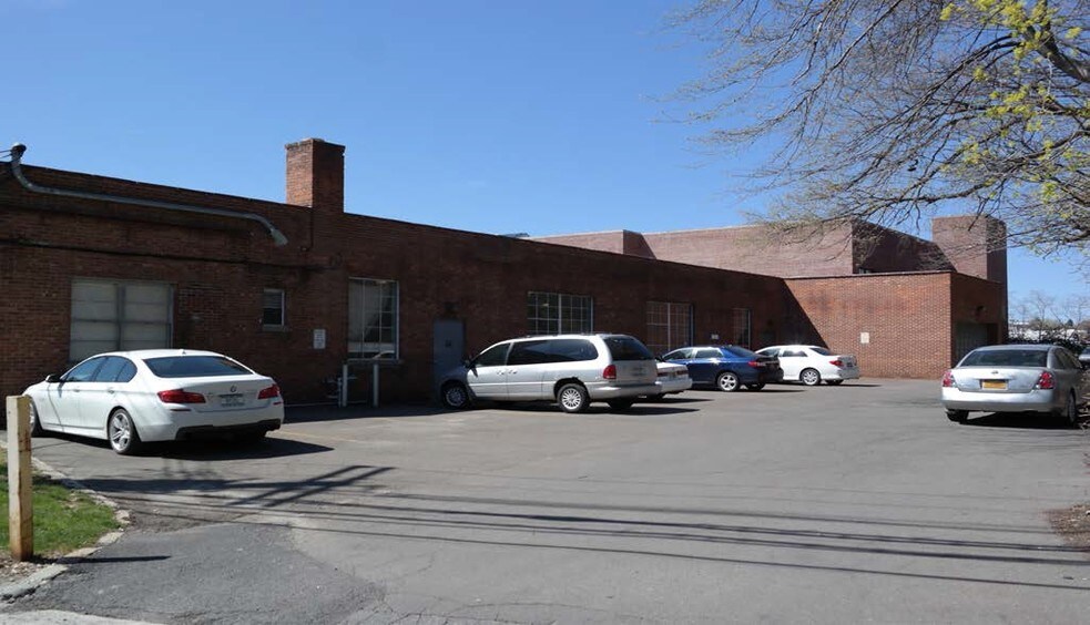 101 Secor Ln, Pelham Manor, NY for sale - Building Photo - Image 2 of 4