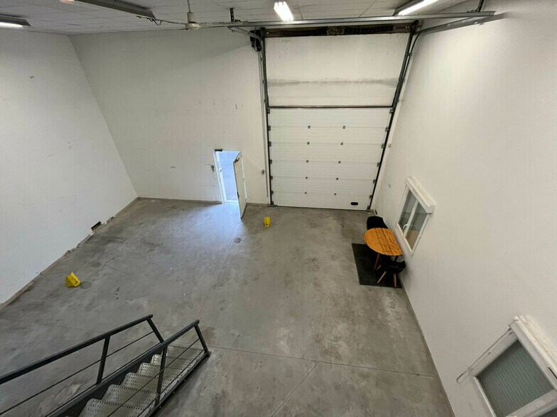 Flex in Fontenay-Trésigny for lease - Interior Photo - Image 2 of 8