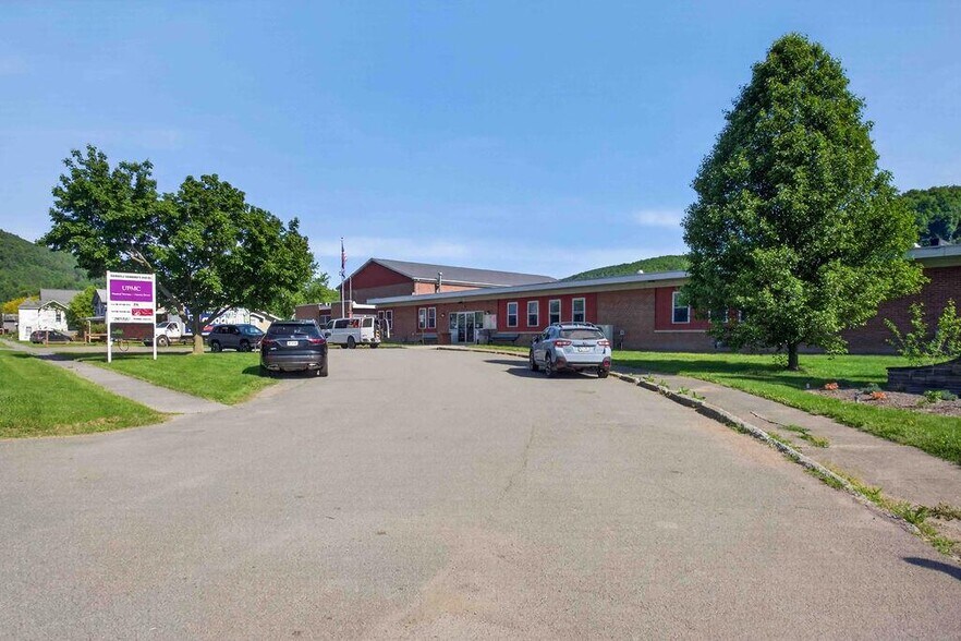 301 E Main St, Knoxville, PA à louer - Photo du bâtiment - Image 1 de 16