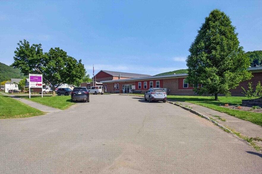 301 E Main St, Knoxville, PA à louer - Photo du bâtiment - Image 1 de 16