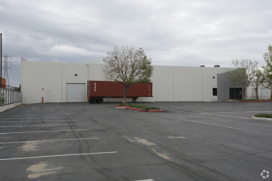 820 Etiwanda Ave, Ontario, CA à louer - Photo du bâtiment - Image 2 de 6
