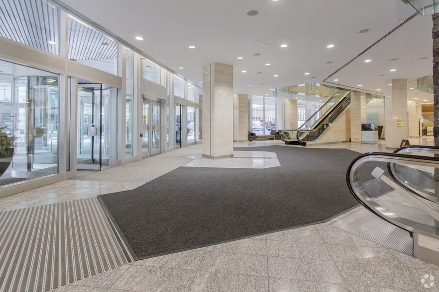 400 4th Ave SW, Calgary, AB for lease - Lobby - Image 3 of 7