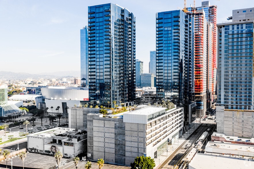 1200 S Figueroa St, Los Angeles, CA for lease - Building Photo - Image 2 of 101