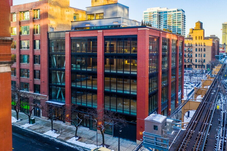 306 W Erie St, Chicago, IL à louer - Photo du bâtiment - Image 2 de 17