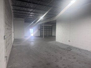 519-533 NE 34th St, Oakland Park, FL à louer Photo intérieure- Image 1 de 6