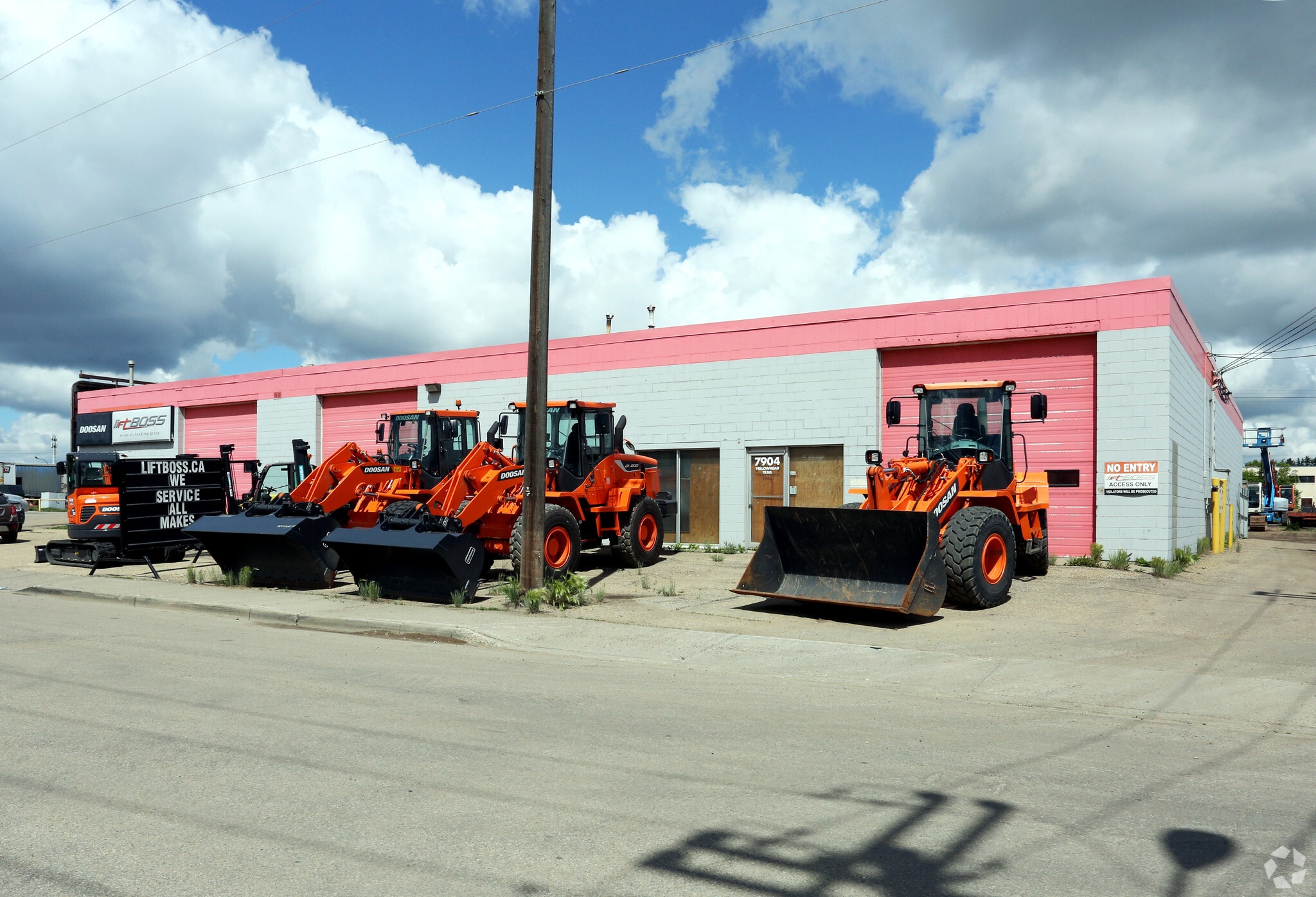 7912 Yellowhead Trl NW, Edmonton, AB for lease Primary Photo- Image 1 of 32