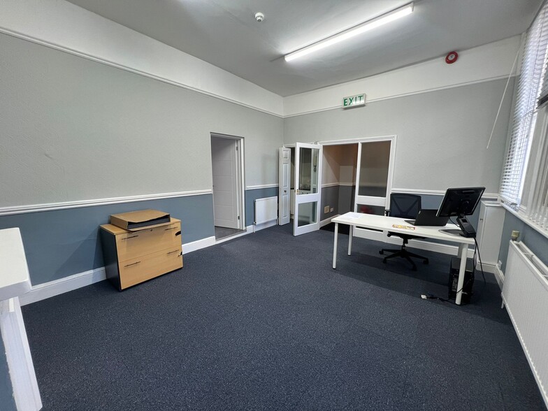 30 Mill St, Bedford for lease - Building Photo - Image 3 of 4