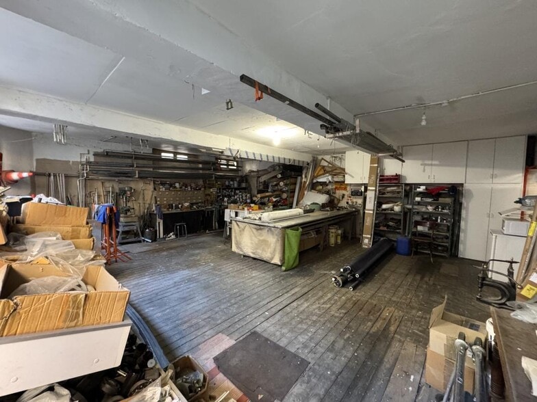 Industrial in Lyon for sale - Interior Photo - Image 3 of 8