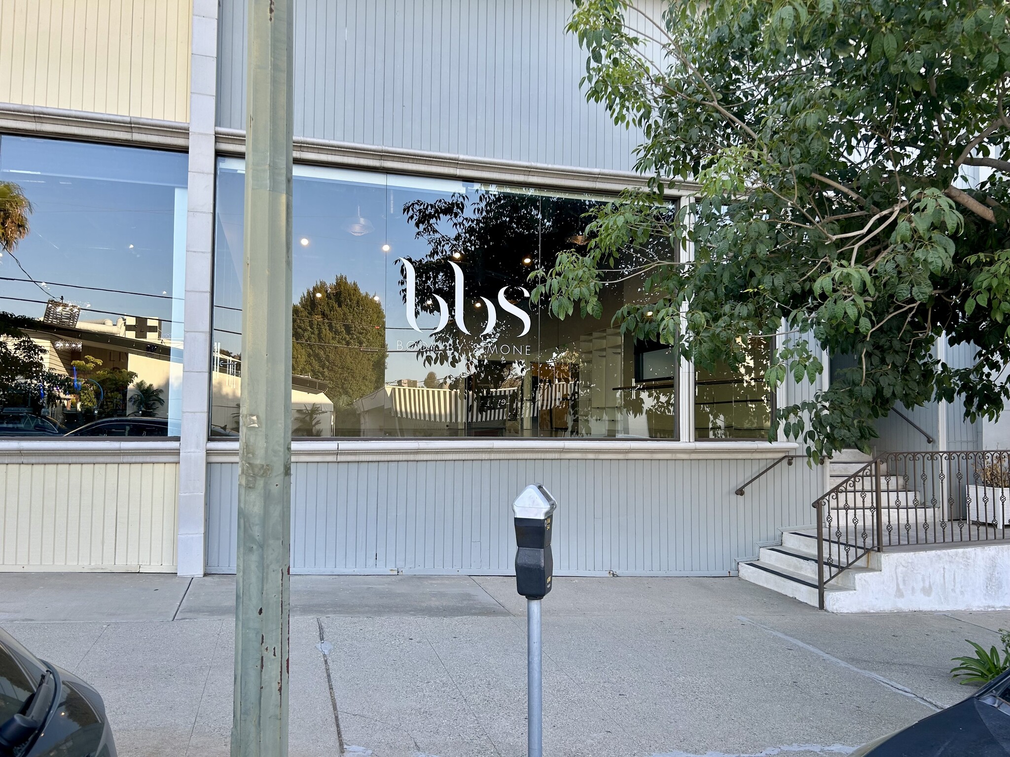 137-141 S Barrington Pl, Los Angeles, CA for lease Building Photo- Image 1 of 10