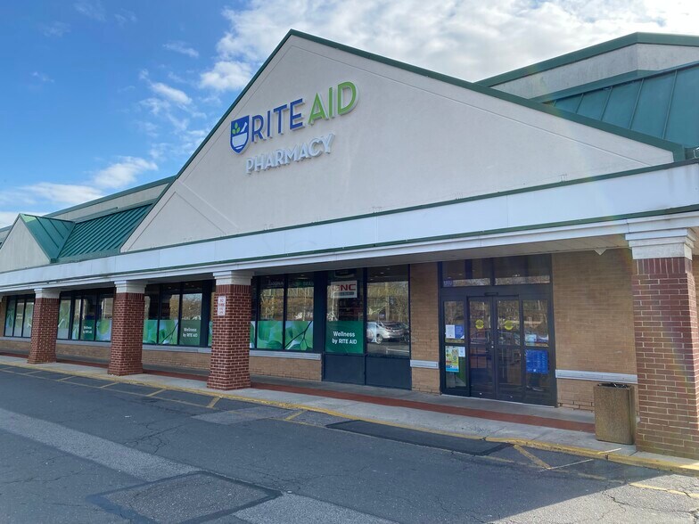 478 Union Blvd, West Islip, NY à louer - Photo du bâtiment - Image 3 de 5