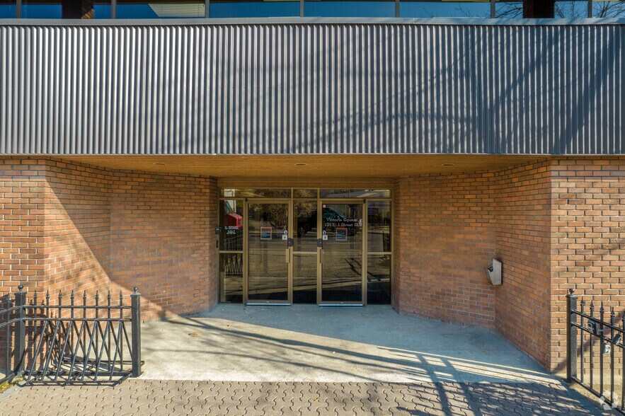 1212 1st St SE, Calgary, AB à louer - Photo du bâtiment - Image 2 de 9