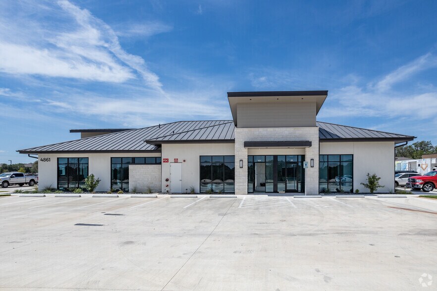 4841-4865 Williams Dr, Georgetown, TX à louer - Photo du bâtiment - Image 3 de 8