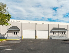 7950-7966 NW 14th St, Miami, FL à louer Photo du bâtiment- Image 1 de 3