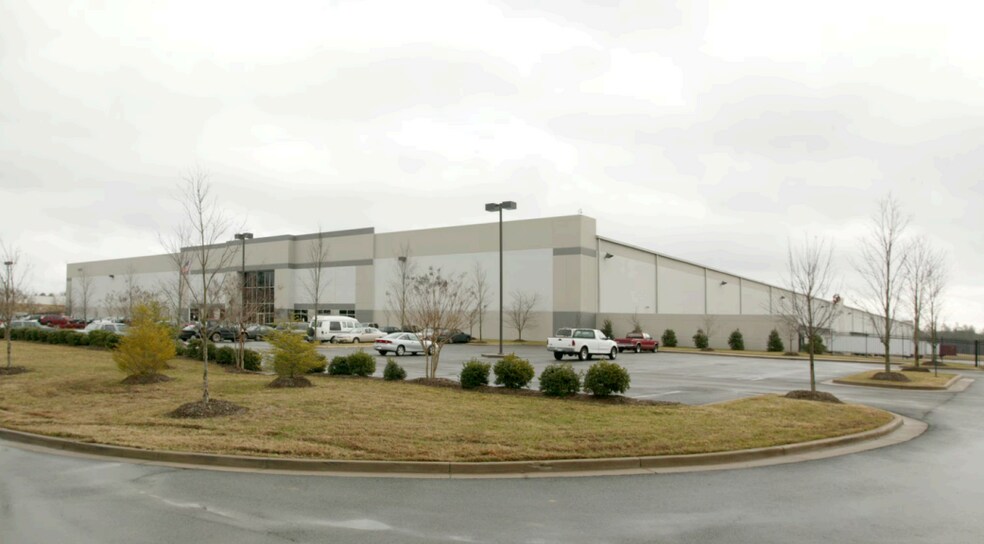 4000-4500 Technology Ct, Sandston, VA à louer - Photo du bâtiment - Image 1 de 9
