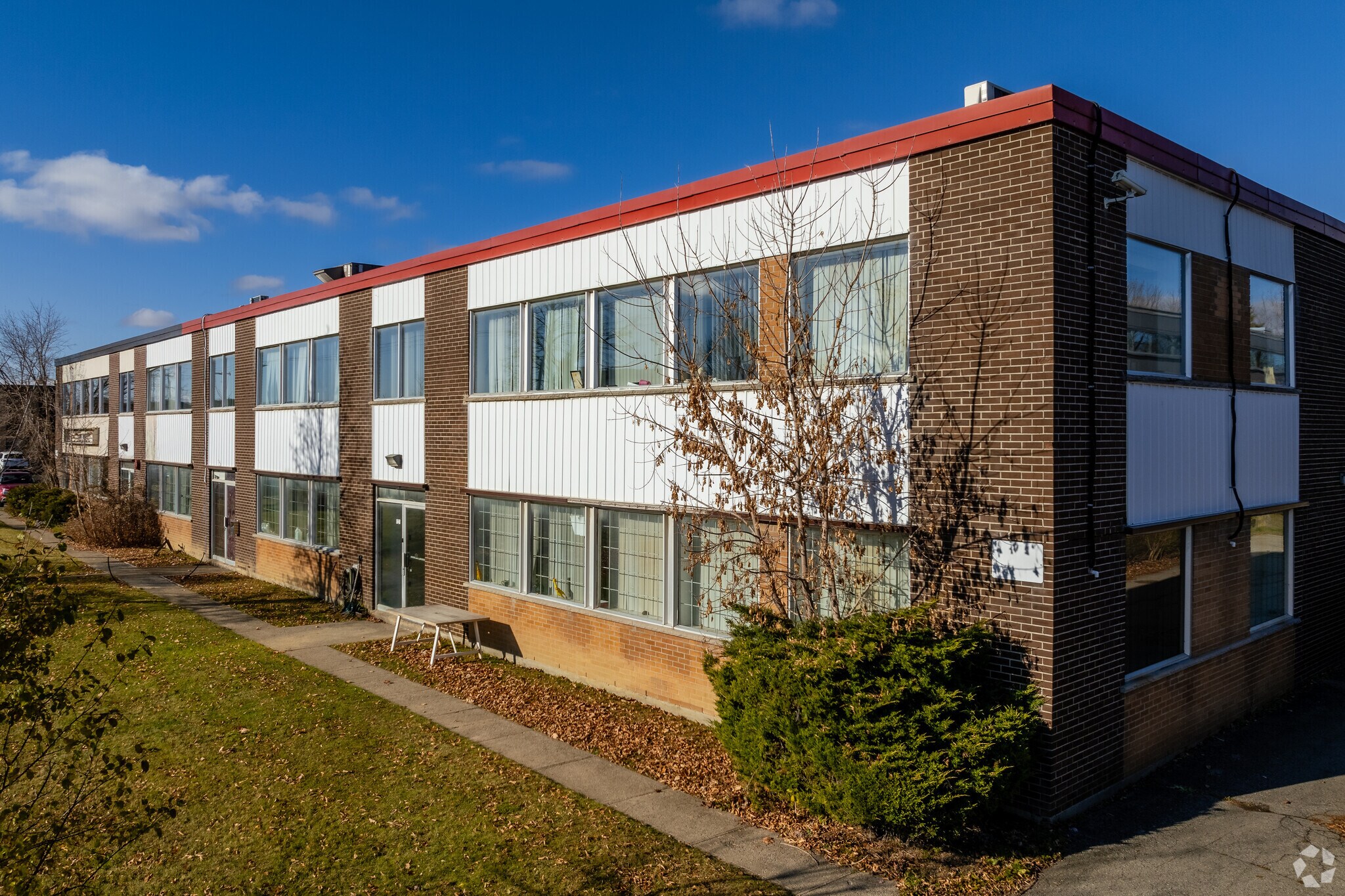121-123 Av Labrosse, Pointe-claire, QC à louer Photo principale- Image 1 de 7