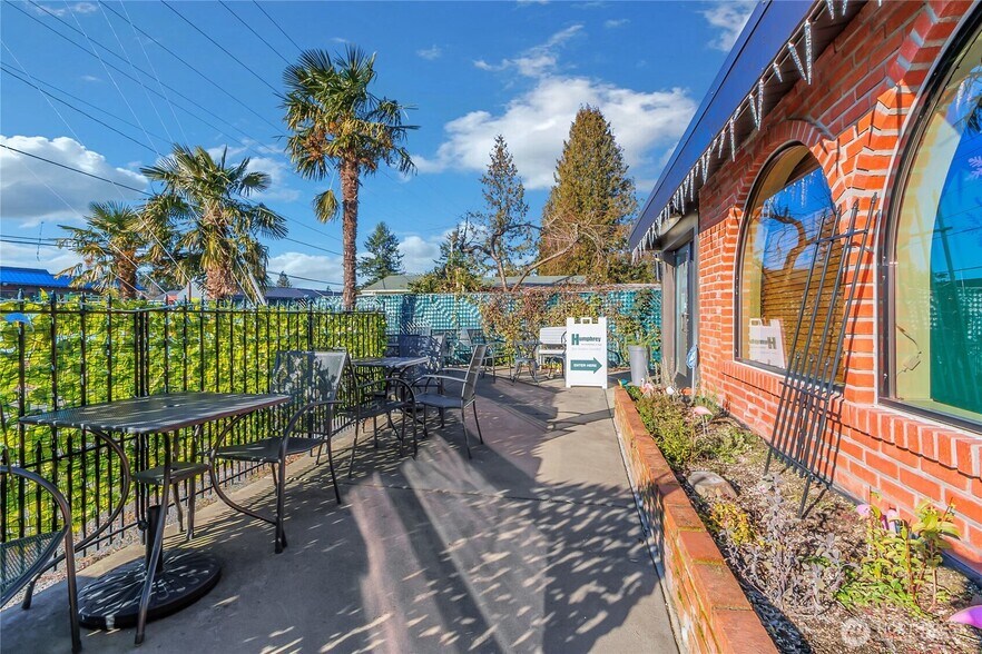 32616 3rd Ave, Black Diamond, WA à vendre - Photo du bâtiment - Image 3 de 9
