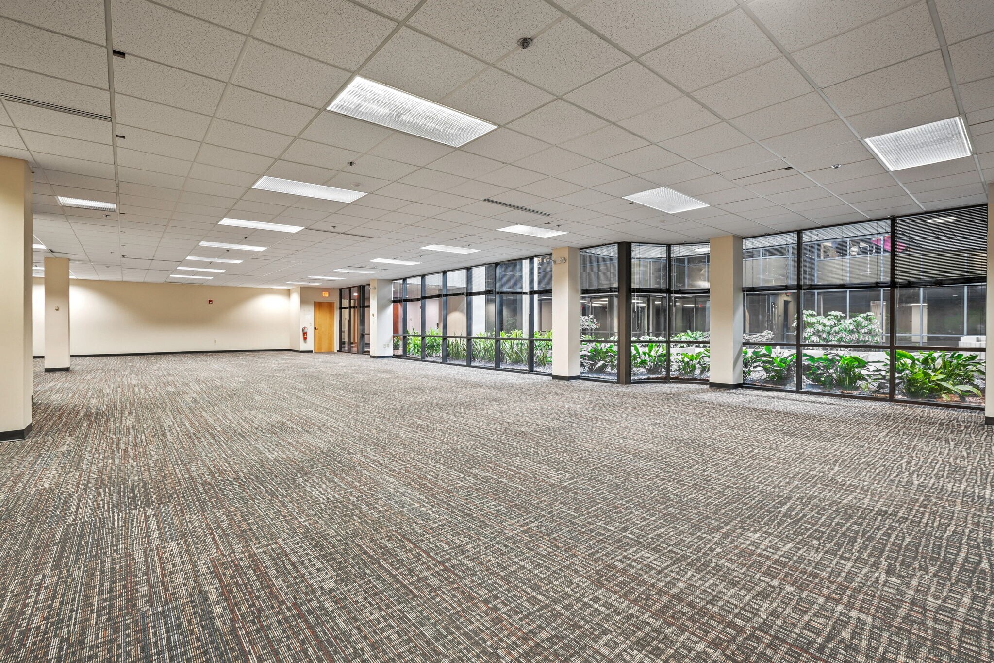 200 E Campus View Blvd, Columbus, OH for lease Interior Photo- Image 1 of 2