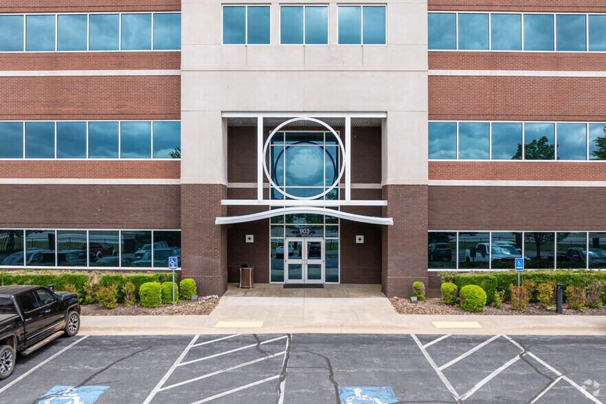 903 N 47th St, Rogers, AR à louer - Photo du bâtiment - Image 3 de 7