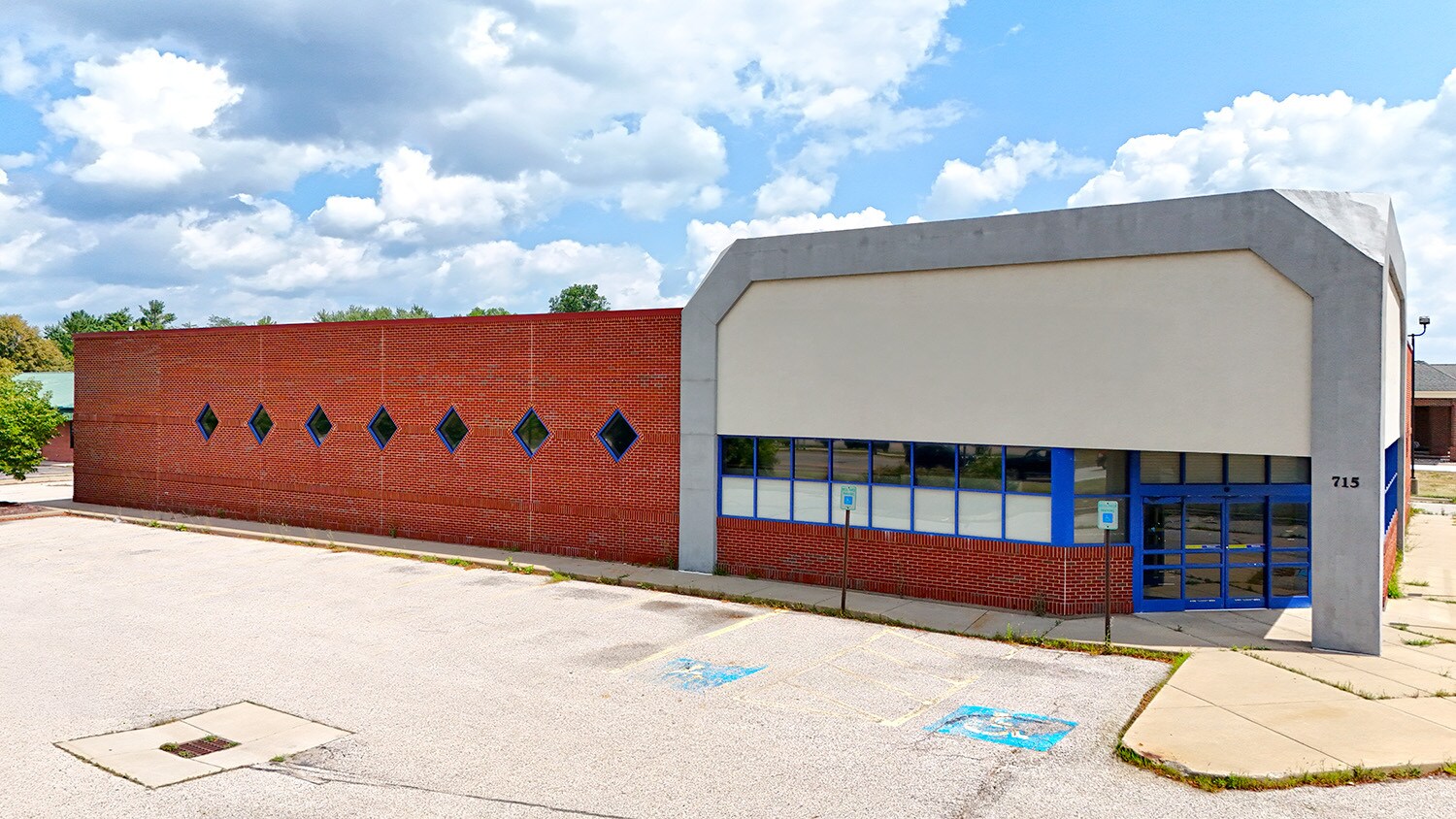 715 S Clinton St, Grand Ledge, MI for lease Building Photo- Image 1 of 7