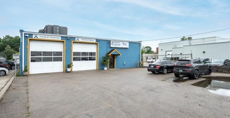 241 Horton St E, London, ON à vendre - Photo principale - Image 1 de 1