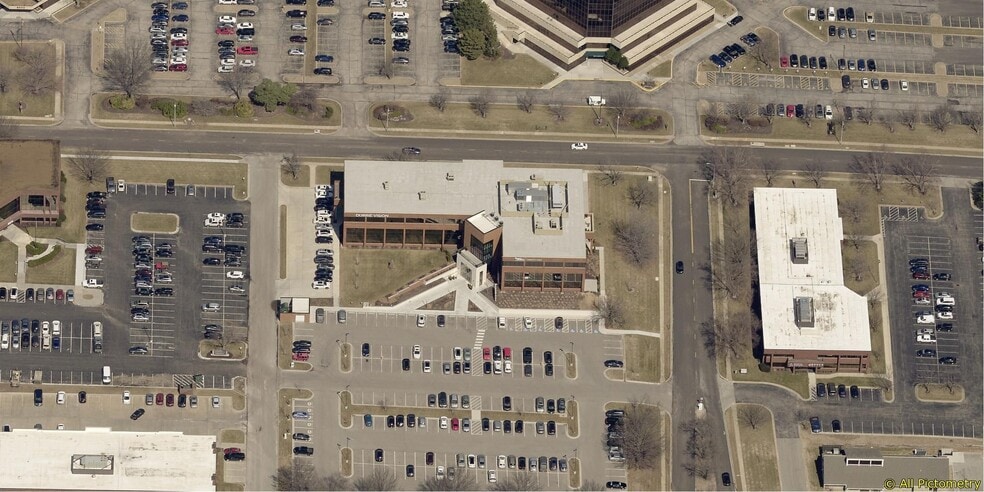 8300 College Blvd, Overland Park, KS for lease - Aerial - Image 2 of 6