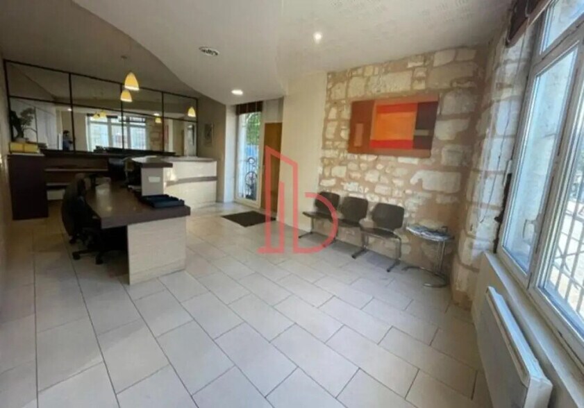Office in Bordeaux for lease - Building Photo - Image 3 of 6
