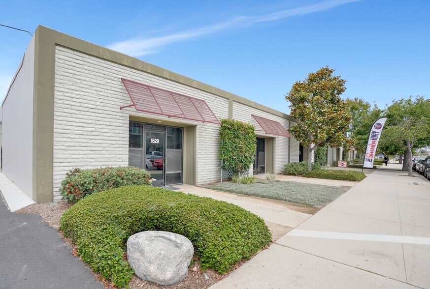 1629-1649 Monrovia Ave, Costa Mesa, CA à louer - Photo du bâtiment - Image 1 de 4