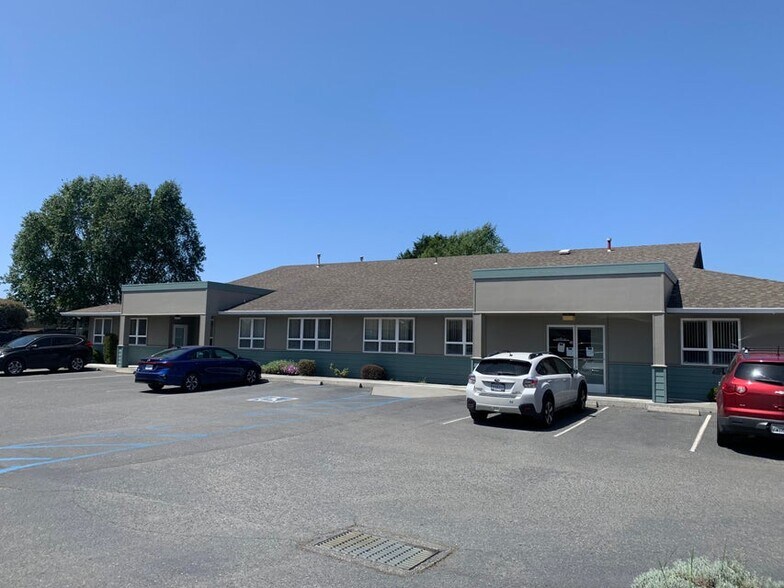 1650 Central Ave, Mckinleyville, CA à louer - Photo du bâtiment - Image 2 de 6