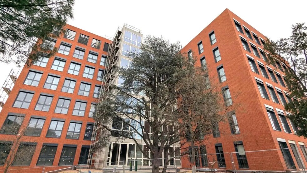 Office in Toulouse for lease - Building Photo - Image 1 of 8