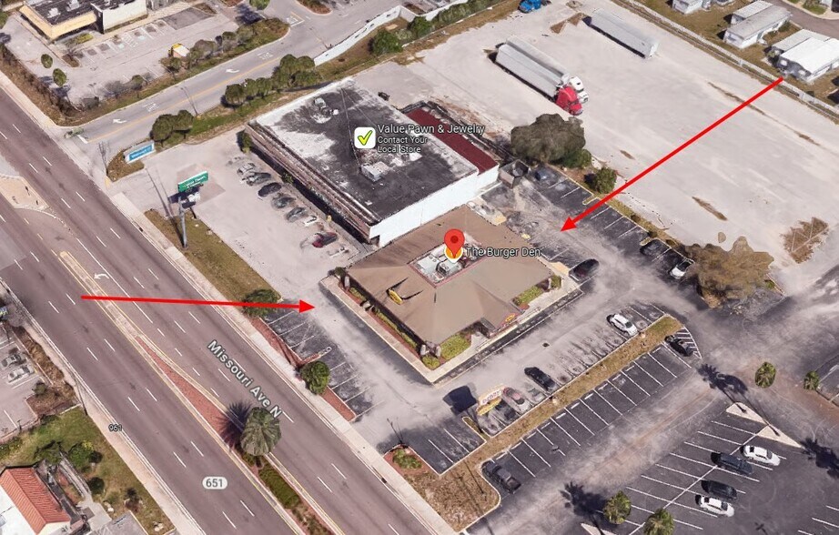 940 Missouri Ave N, Largo, FL à louer - Photo du bâtiment - Image 3 de 9
