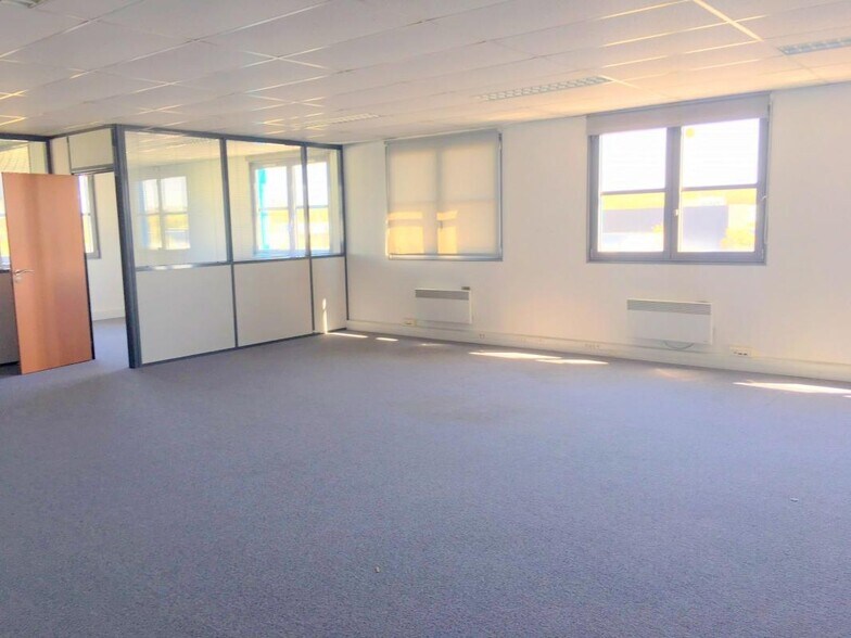 Bureau dans Poissy à louer - Photo intérieure - Image 3 de 8