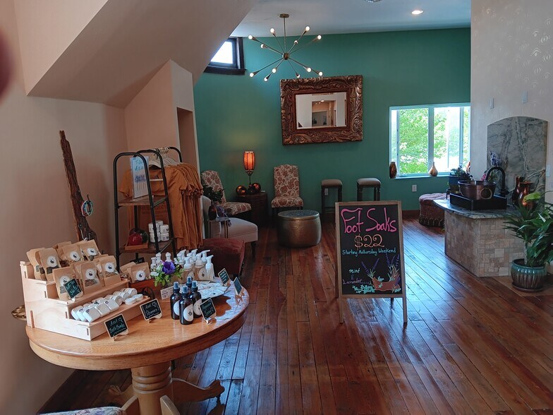 642 W Main St, Radford, VA à louer - Photo intérieure - Image 2 de 16