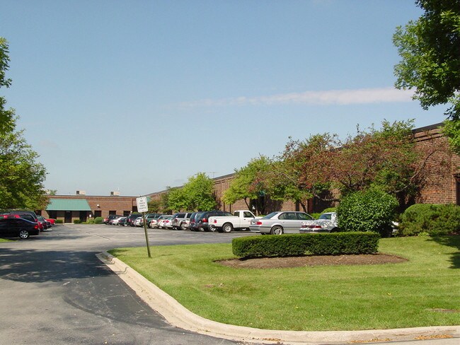 Plus de détails pour 1401-2818 Centre Circle Dr, Downers Grove, IL - Industriel à louer