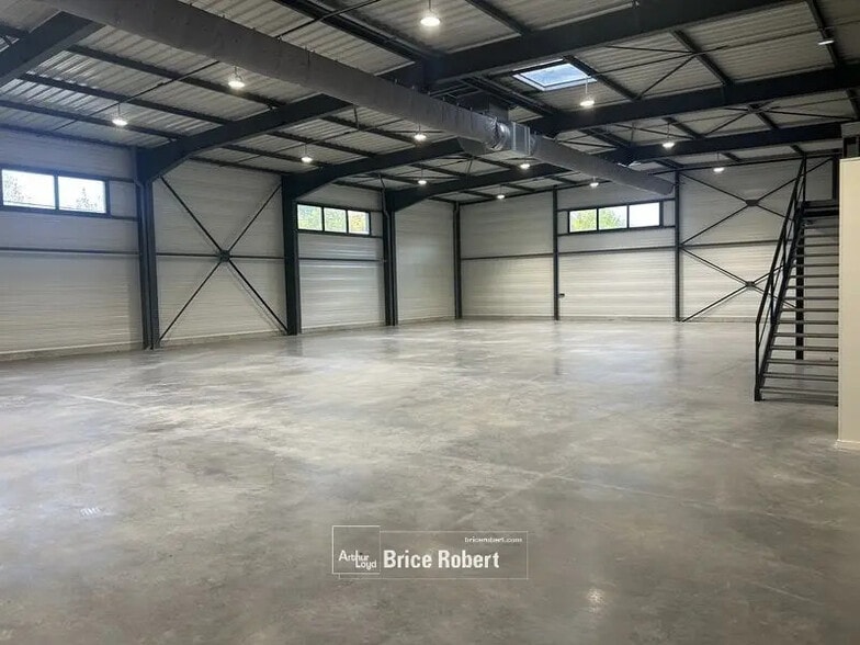 Industrial in Granieu for sale - Interior Photo - Image 3 of 6