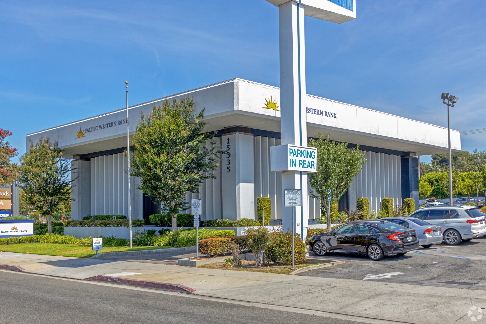 15335 Whittier Blvd, Whittier, CA à louer Photo du bâtiment- Image 1 de 13