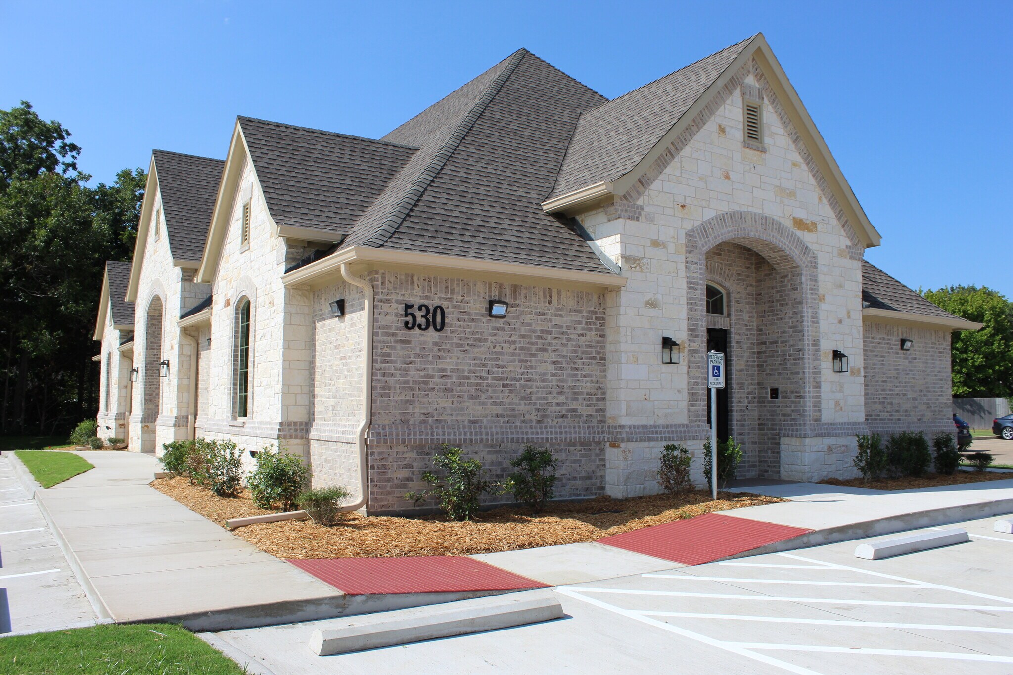 530 E Pleasant Run Rd, DeSoto, TX for lease Primary Photo- Image 1 of 2