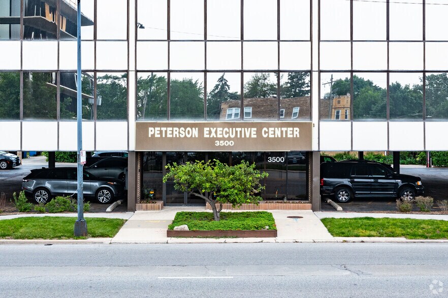 3500 W Peterson Ave, Chicago, IL à louer - Photo du bâtiment - Image 3 de 10