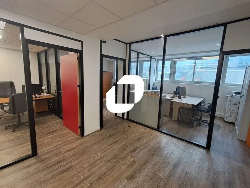 Office in Nanterre for lease Interior Photo- Image 1 of 5